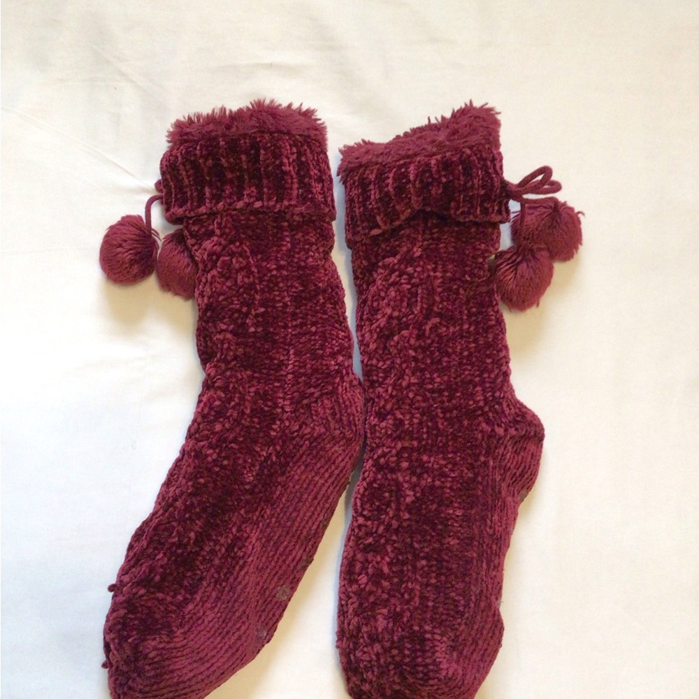 🐺 Jane Bleecker burgundy slipper socks